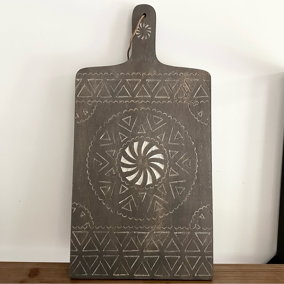 Craved Wood Medallion Serving Board - Charcuterie Board - Picture 1 of 17
